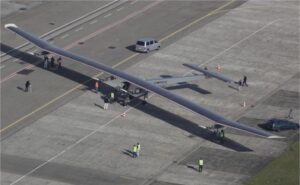 découvrez l'aventure de l'avion solaire piloté par bertrand piccard, pionnier de l'aviation solaire et de l'exploration durable.