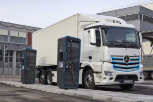 suzano teste un camion électrique haute capacité pour un transport durable dans le secteur des transports.