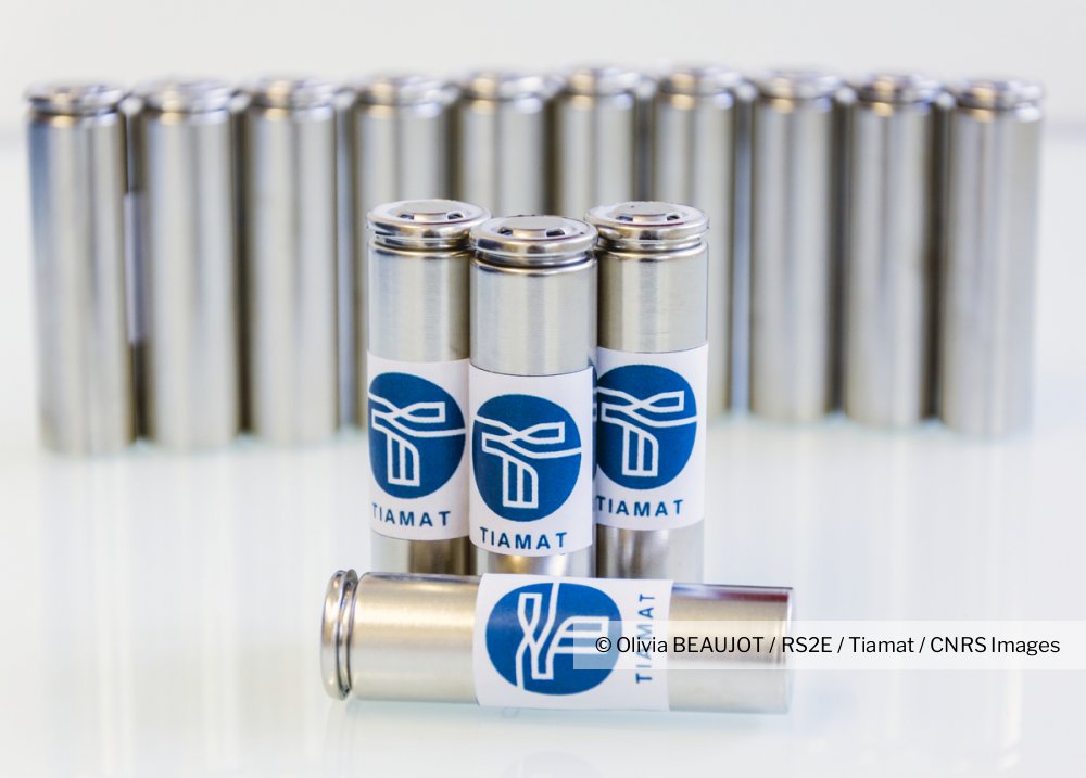 discover how sodium-ion batteries are revolutionizing the renewable energy sector. explore their efficiency, durability, and their crucial role in the energy transition towards a greener future.