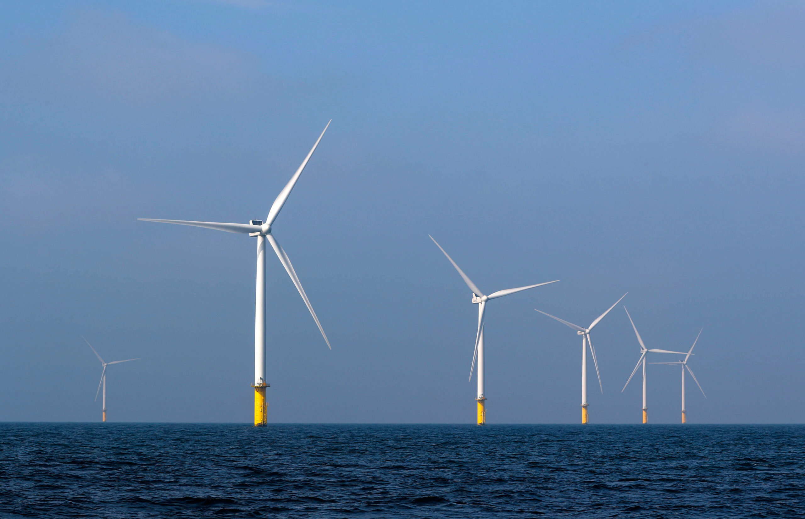 discover the revolutionary floating wind turbine that breaks all records in energy efficiency and innovation. dive into the future of renewable energy with this advanced technology that harnesses the potential of ocean winds.