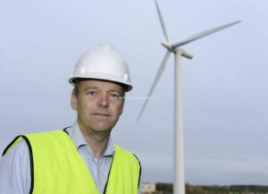 découvrez le parcours inspirant de henrik stiesdal, ancien cto de siemens wind power, acteur majeur dans le développement des énergies renouvelables. explorez ses contributions à l'innovation éolienne et son impact sur l'industrie.