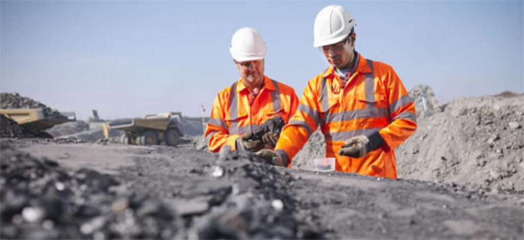 découvrez comment les centrales à charbon font face aux défis de la transition vers une énergie propre, en alliant innovation et durabilité pour réduire leur impact environnemental.