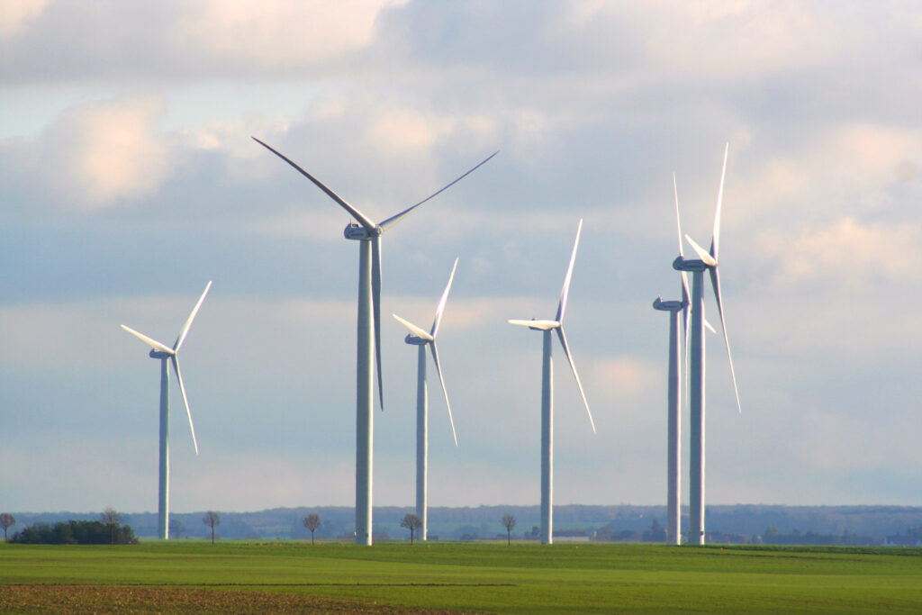 découvrez le parc éolien en angleterre, un symbole d'innovation durable et de transition énergétique. explorez les bienfaits des énergies renouvelables, la préservation de l'environnement et l'impact positif sur l'économie locale.