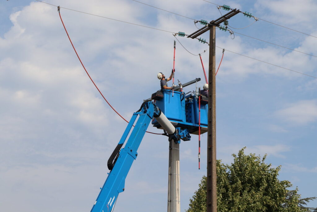 découvrez comment la modernisation des réseaux électriques transforme notre quotidien en améliorant l'efficacité énergétique, la fiabilité des services et la transition vers des sources d'énergie renouvelables. explorez les innovations technologiques qui façonnent l'avenir de la distribution électrique.