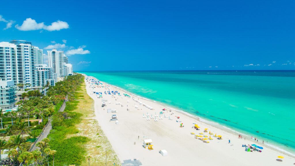 découvrez la floride, un état ensoleillé réputé pour ses plages paradisiaques, ses parcs d'attractions emblématiques et sa riche biodiversité. explorez miami, orlando, et les everglades dans un voyage inoubliable au cœur des paysages tropicaux.