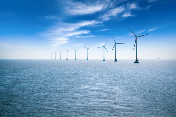 discover the floating wind farm in china, a major advance in renewable energies. this innovative installation uses cutting-edge technologies to produce offshore wind energy and contribute to environmental sustainability.