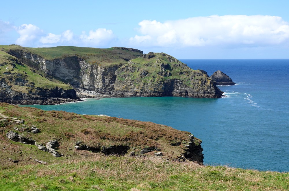 découvrez le sentier de la côte est de l'angleterre, un parcours époustouflant offrant des paysages côtiers à couper le souffle, des villages pittoresques et une riche biodiversité. parfait pour les randonneurs en quête d'aventure et de tranquillité.