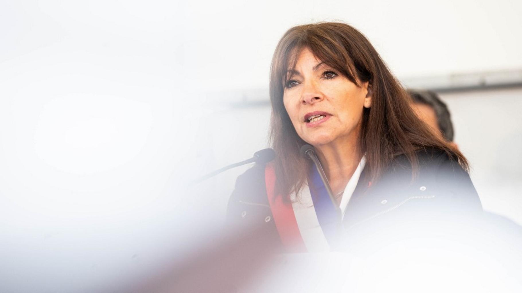 discover how anne hidalgo, mayor of paris, actively engages to promote sustainable mobility in the french capital. her initiatives aim to transform urban infrastructures and encourage ecological transport to improve the quality of life for parisians.